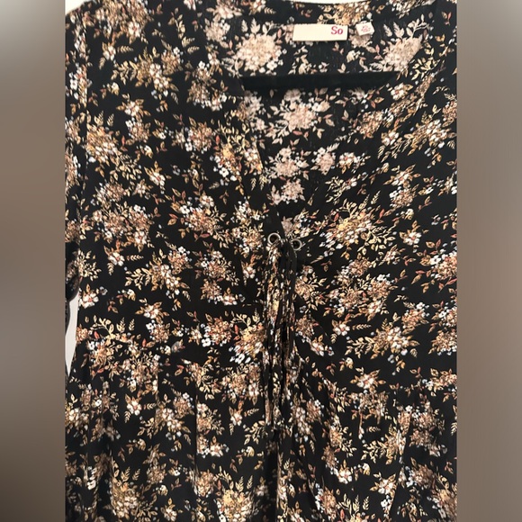 SO blouse in excellent condition. Black floral XS - Picture 2 of 3